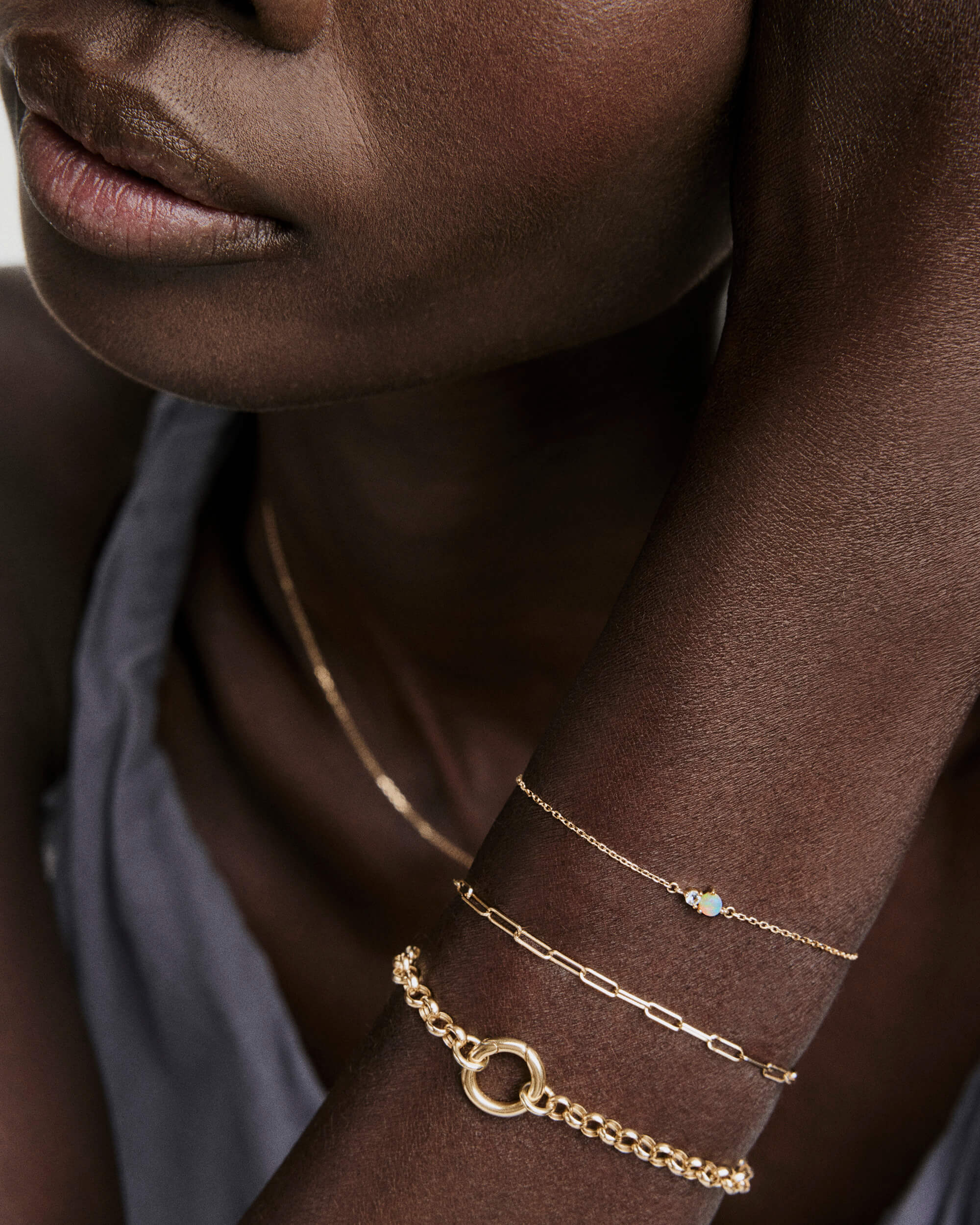 1-AustralianOpalLes_BeverlyBracelet_YG_OnFig_013