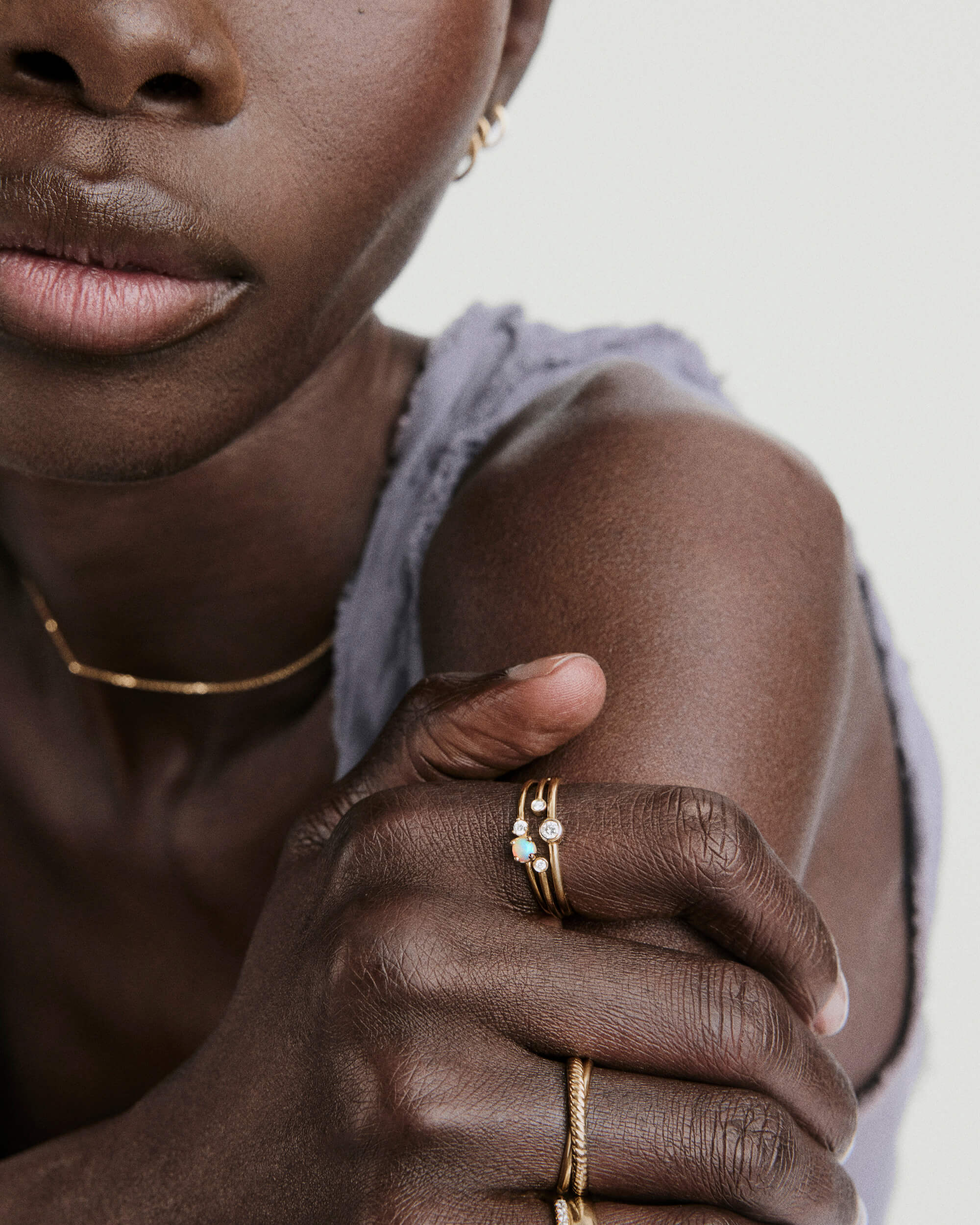 1-AustralianOpalLes_BeverlyRing_YG_OnFig_142