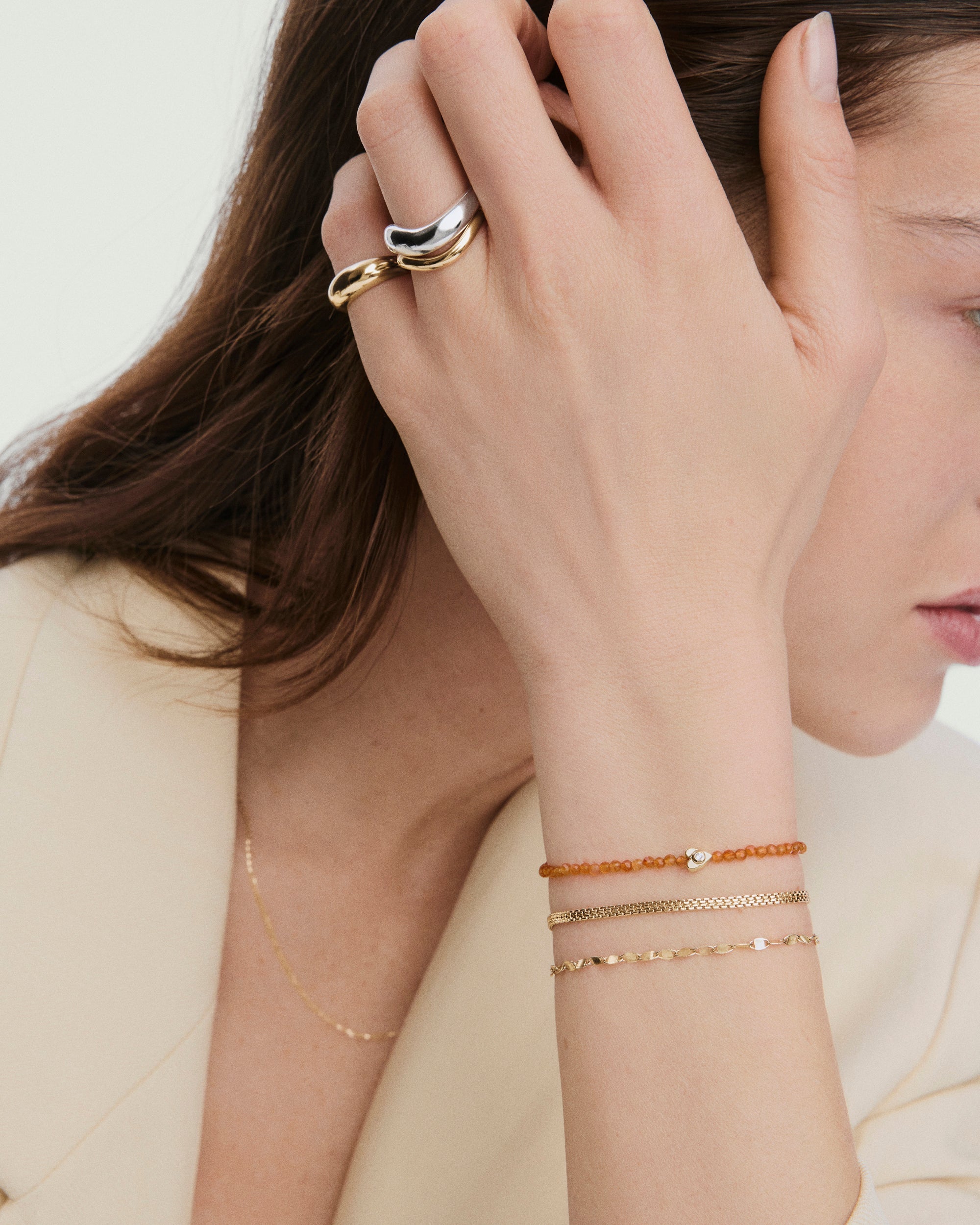 1-BeadedMotifBracelets_BeadedMotifBraceletHeart_V_OnFig_046