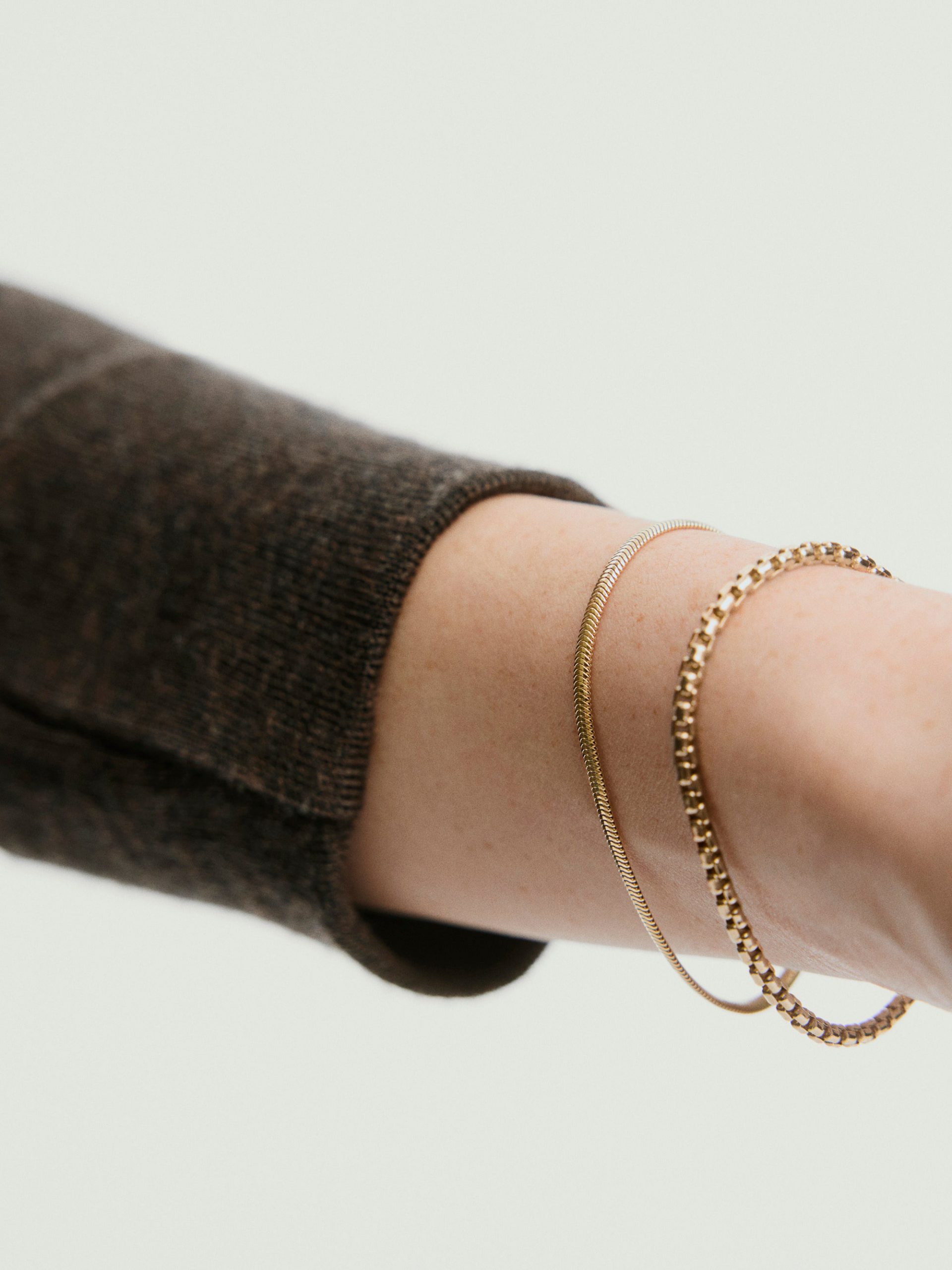 1-BraceletsUnder300_SnakeBoaBracelet_YG_Stack_014_V3