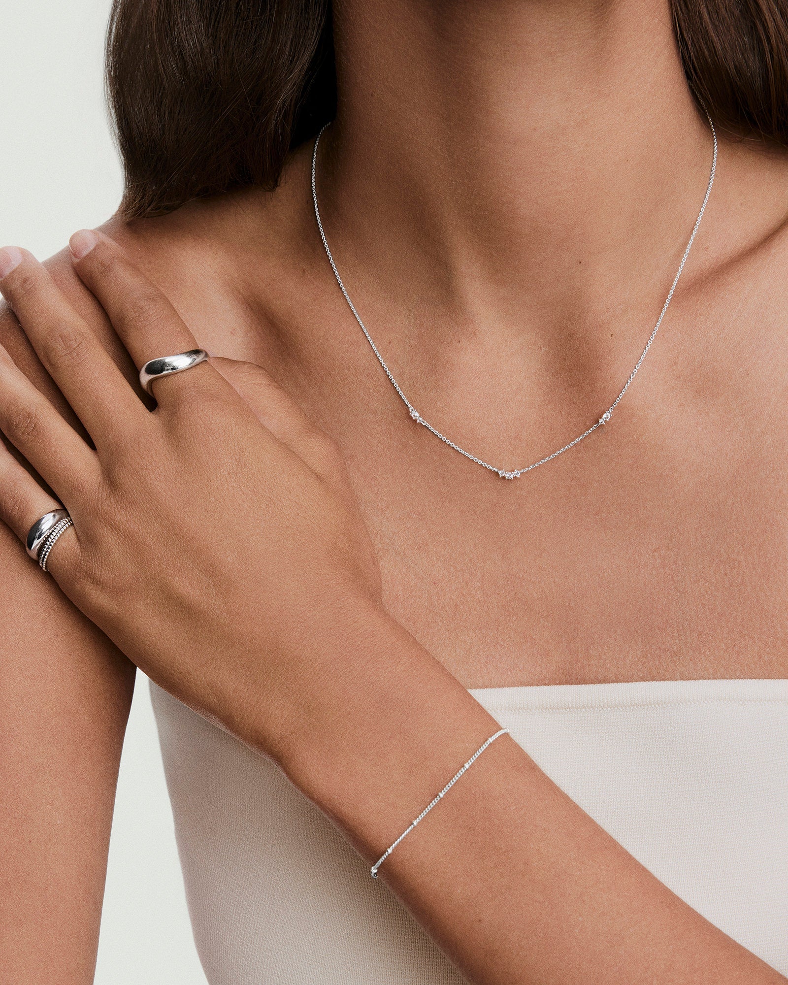 1-FloatingSapphireNecklace_LGS_SS_OnFig_011