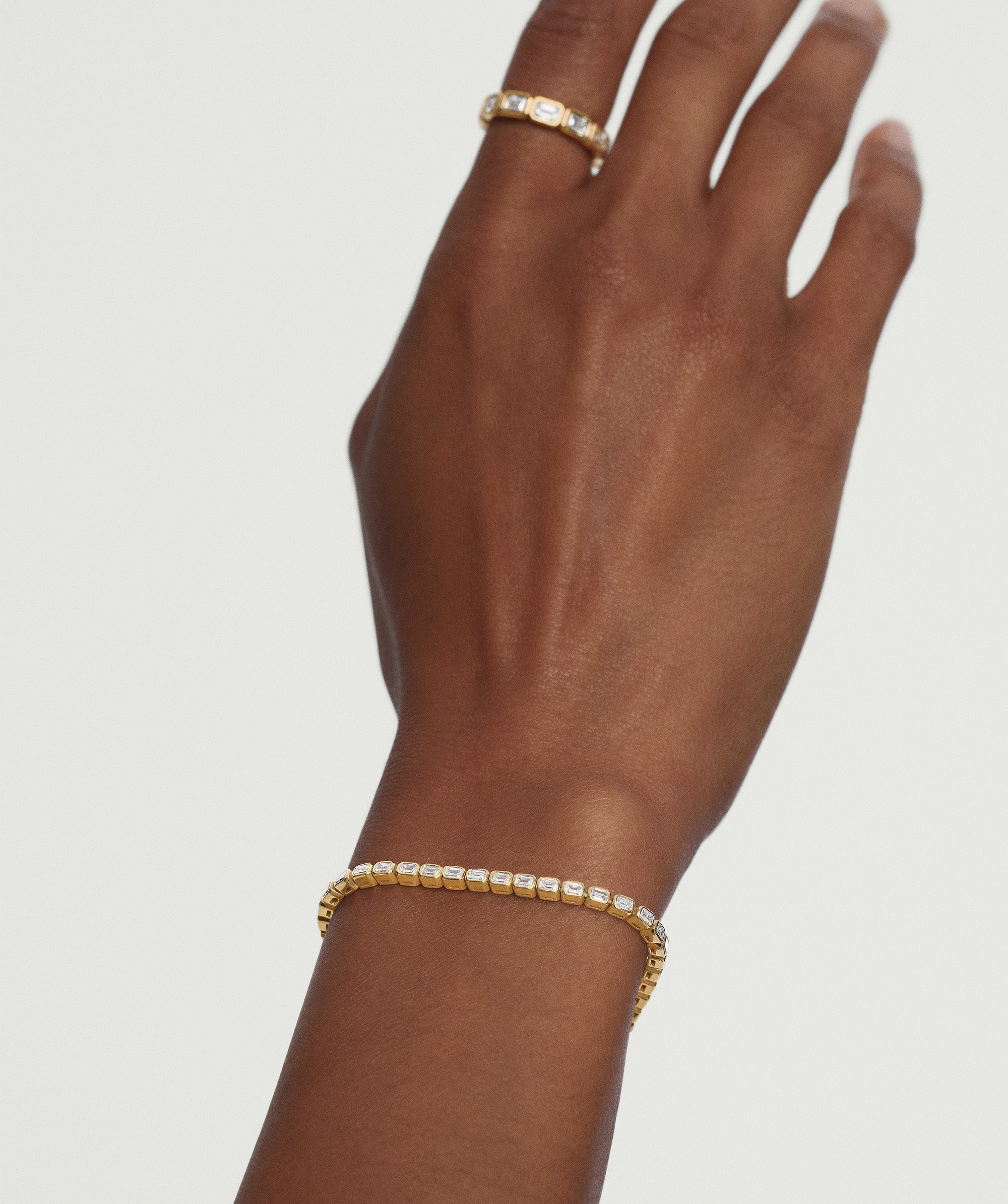 1-LGDFANCYCUT-2mmBezelEmeraldCutTennisBracelet-14K-Stack_067_bc2177ed-d4fc-4a43-982c-7623d7179441