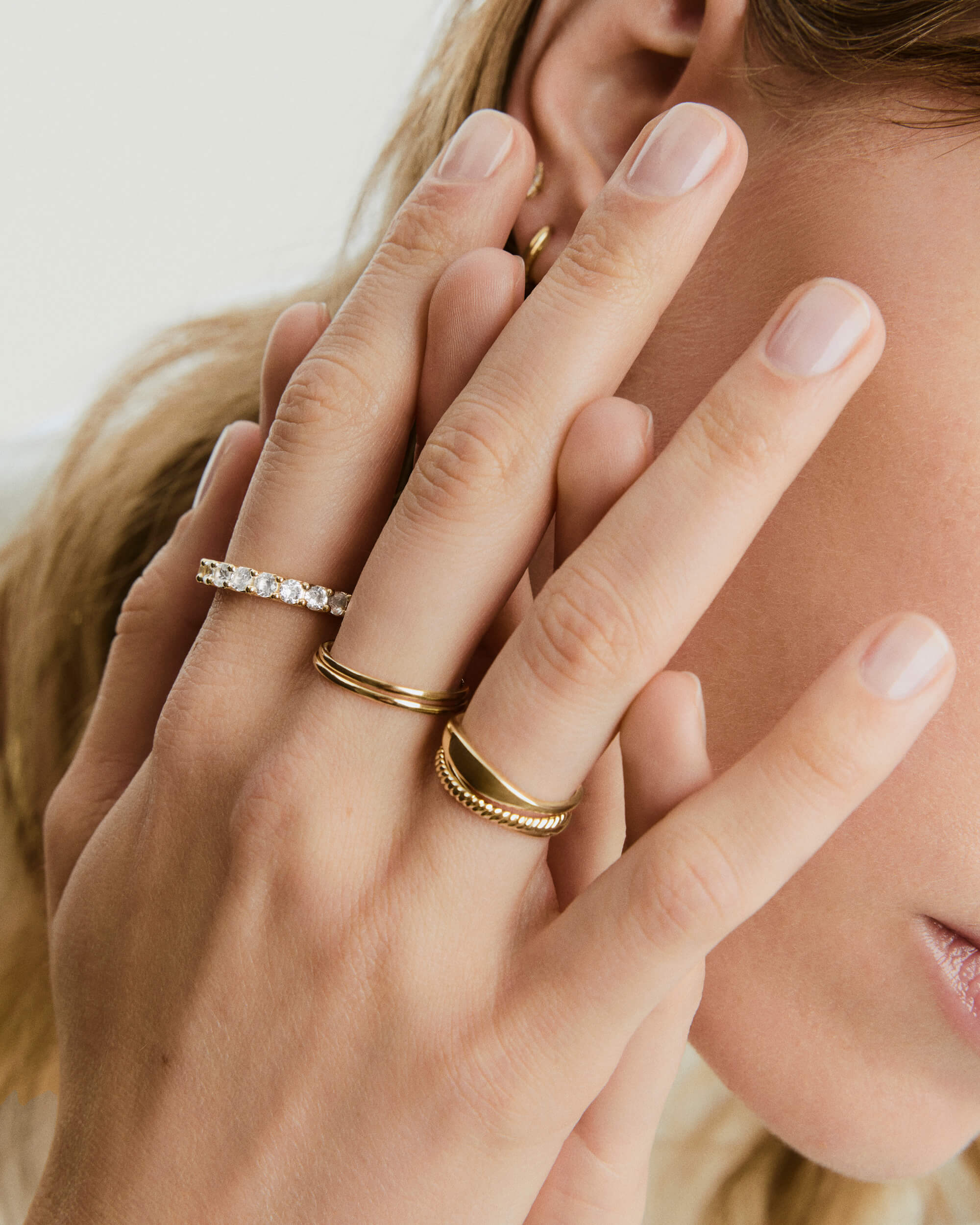 1-LGSEternityTennisChase_LGS3mmBoldEternityBand_V_Stack_267_V2