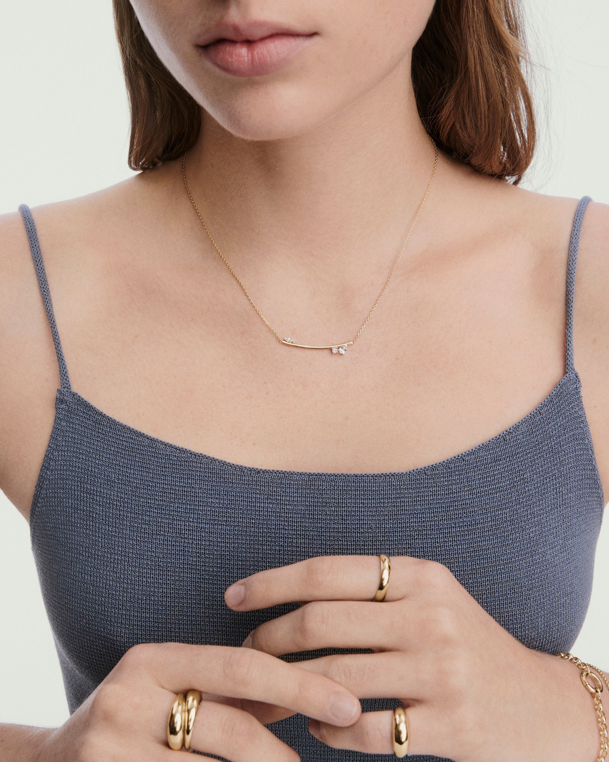 1-LGSRefresh_BarNecklace_V_OnFig_040