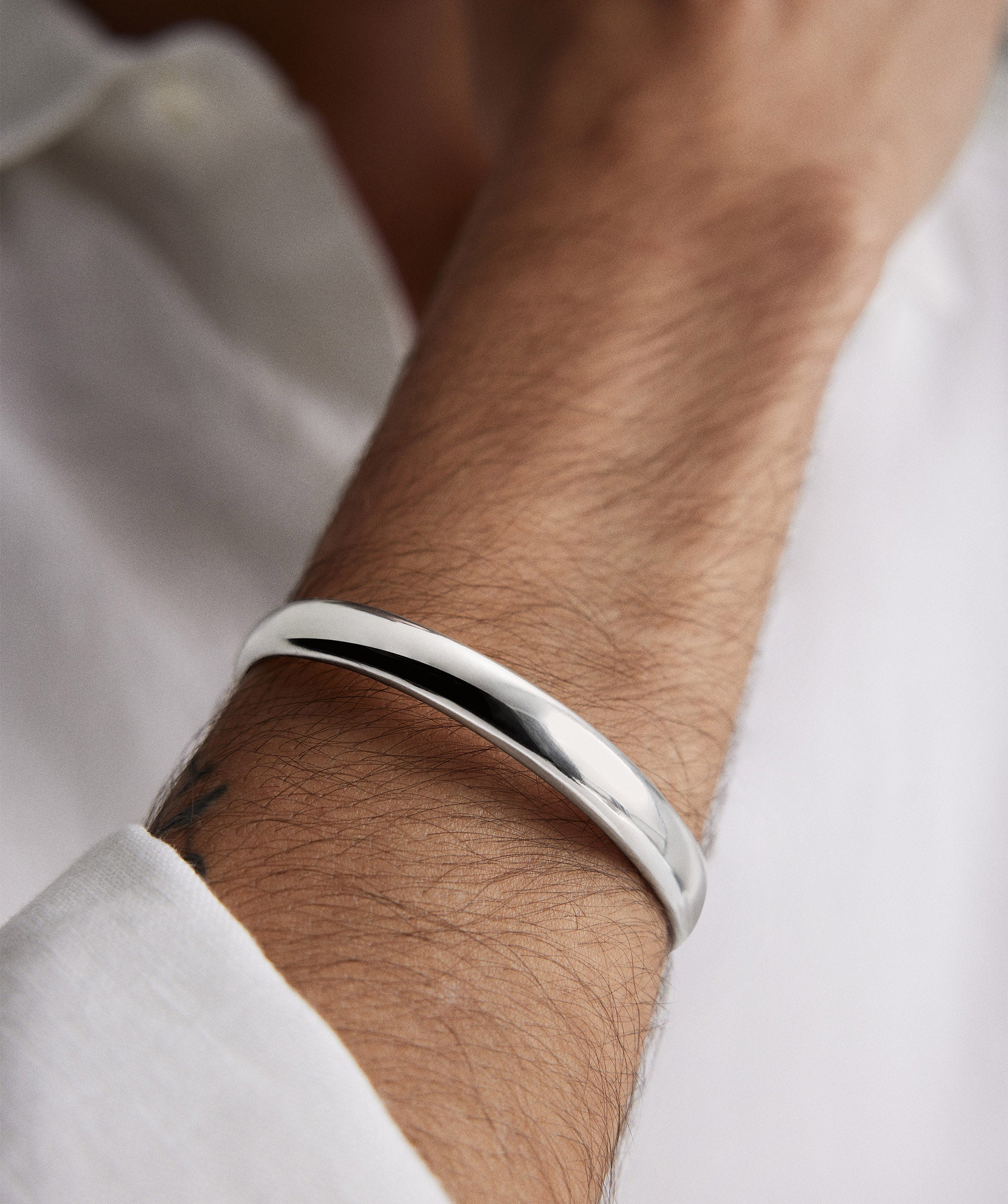 1-MENSCUFFSCORDSANDSIGNETS-SilverCuffBoldHighPolished-SS-Stack__015