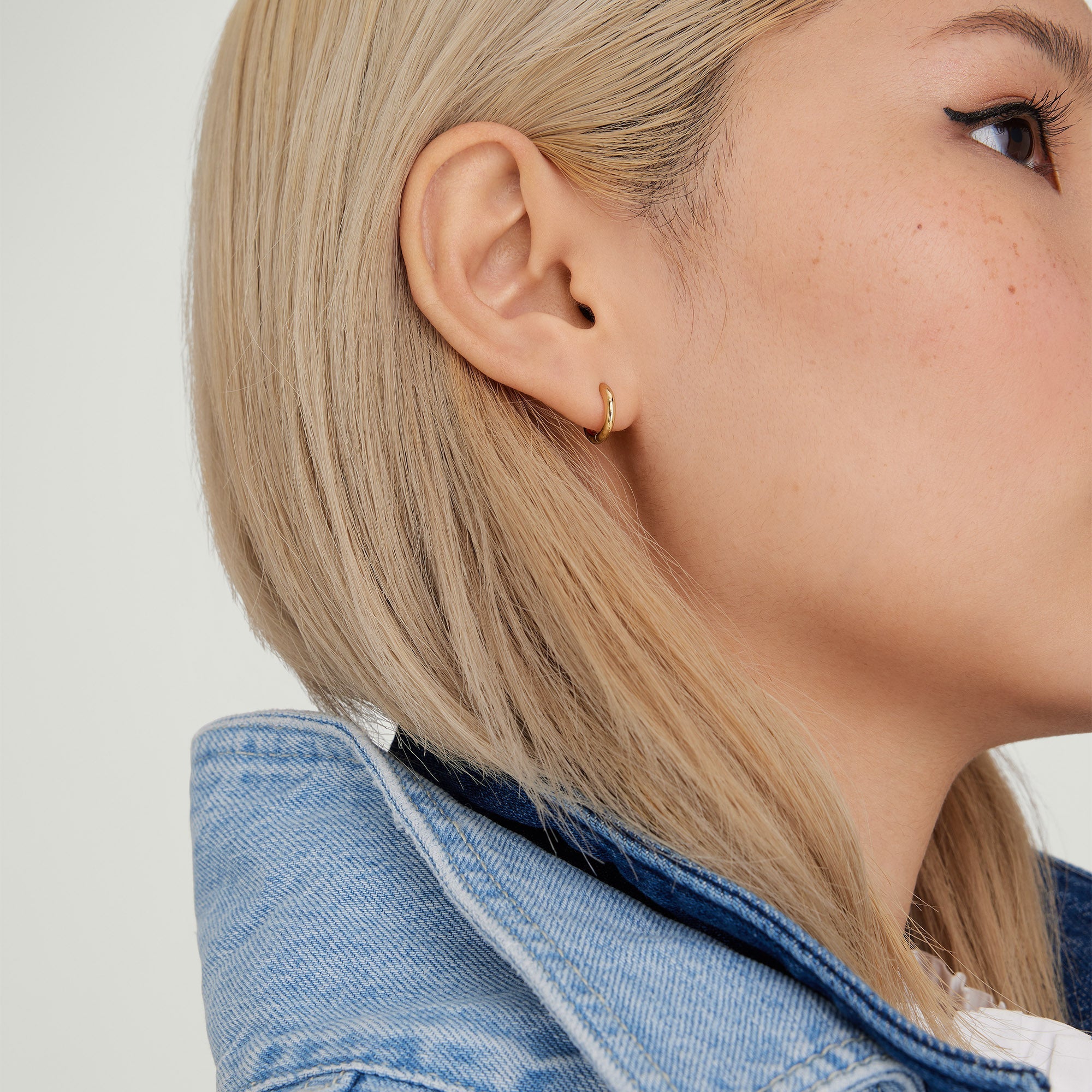 1-NewHoopStandard_TubeHoopsHuggie12mm_V_Solo_021_b5b55dde-1ff3-49dc-bf47-a94bcb7da315