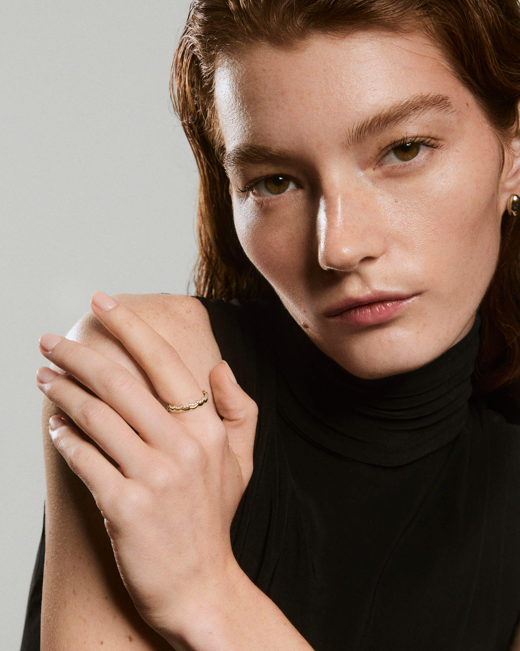 1-NewRingStackCharlotte_CharlottePlainLGSPaveStackerSet_V_OnFigSolo_002