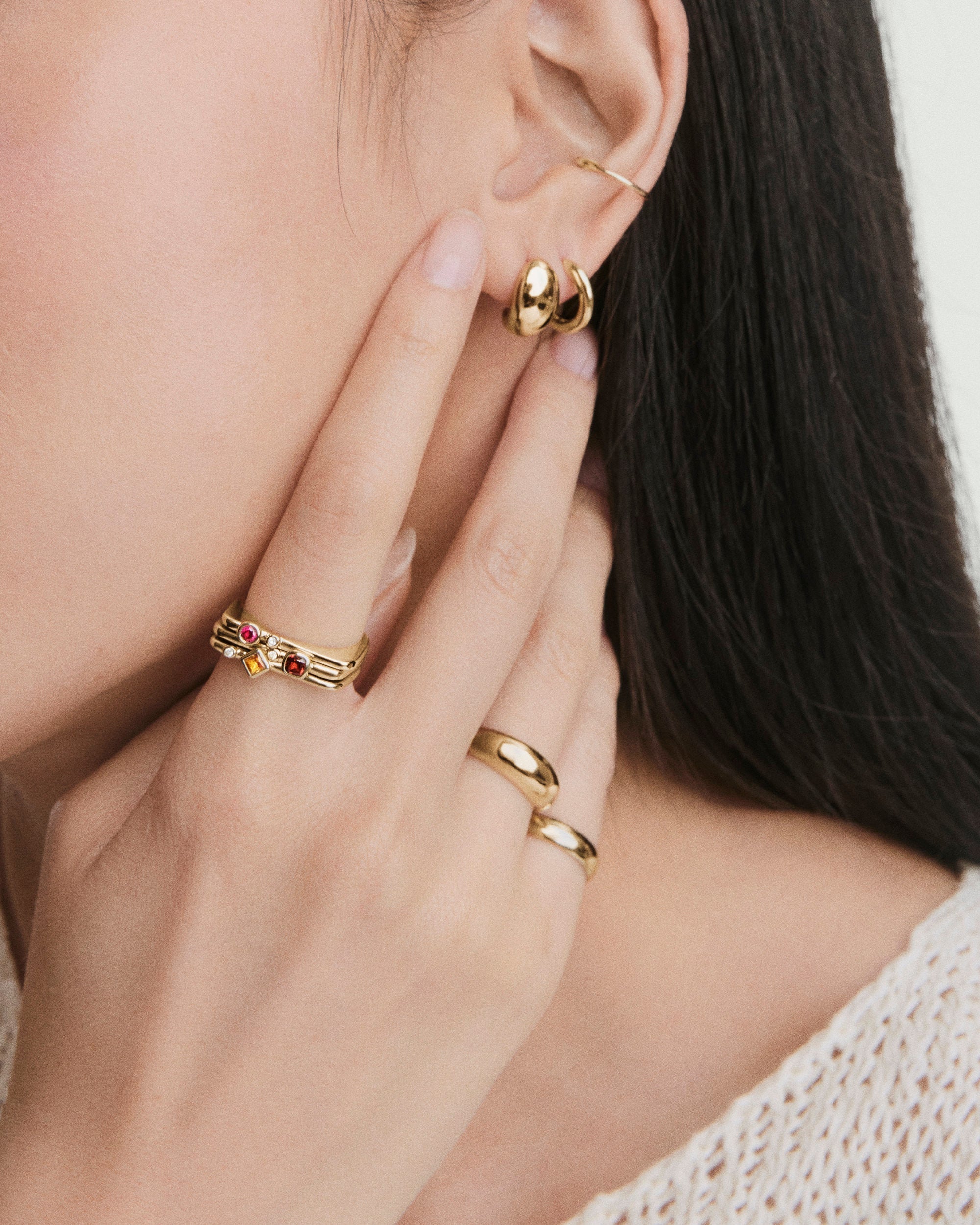 1-PuzzleStackingRings_Ruby_V_OnFig_049