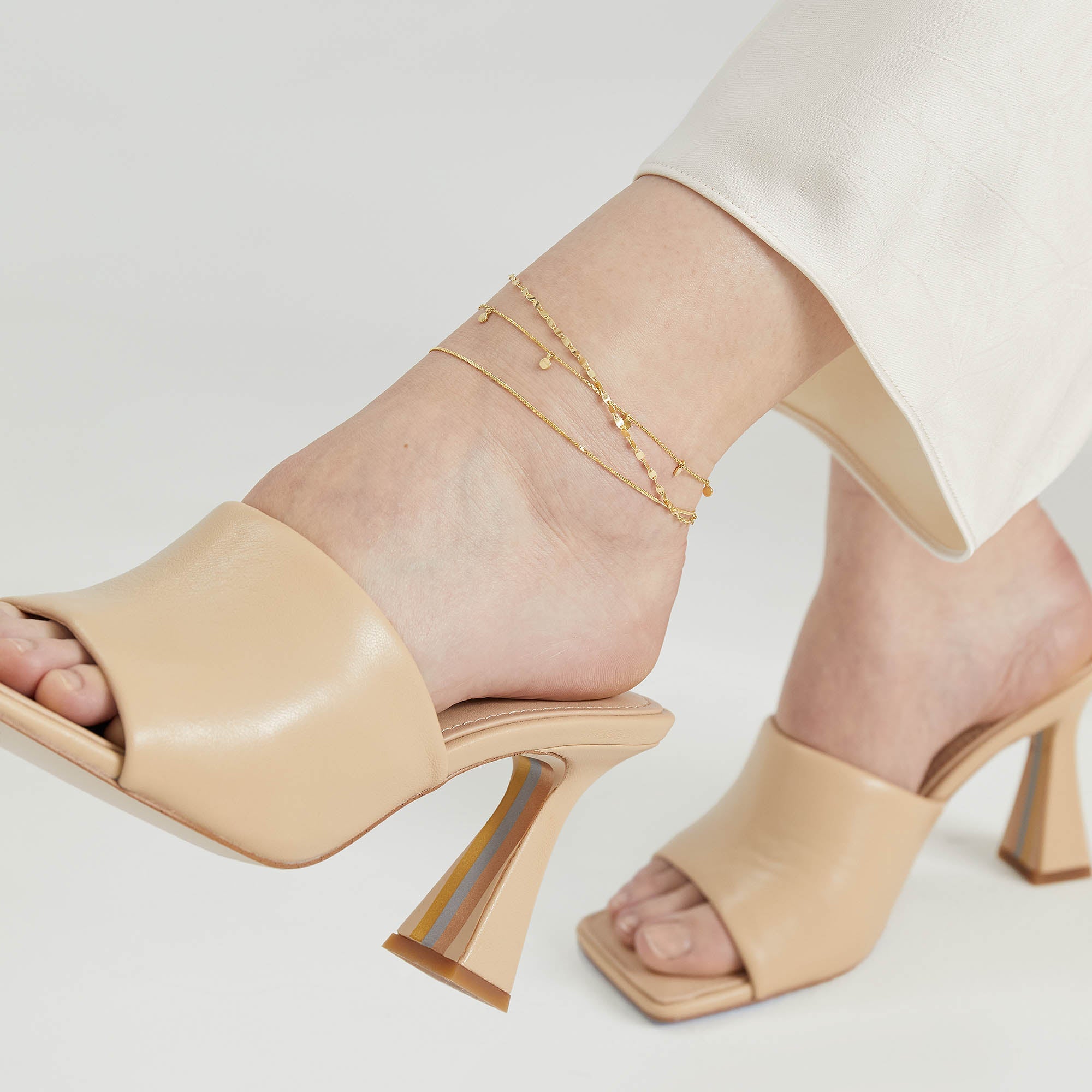 1_DotChainAnklet_YG_Stack_026