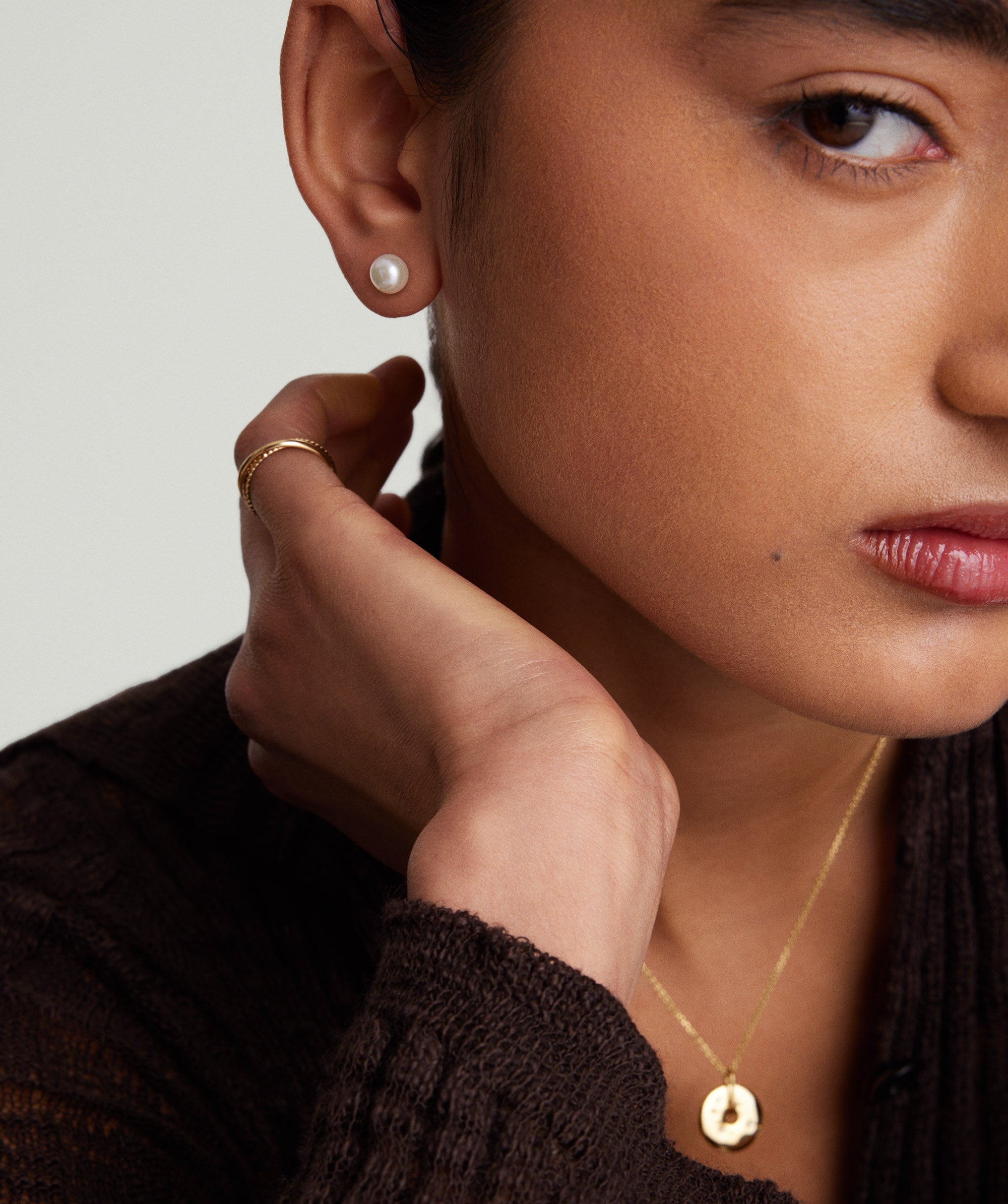 2-PEARLPOWER-OversizedPearlStud-V-Stack1_039