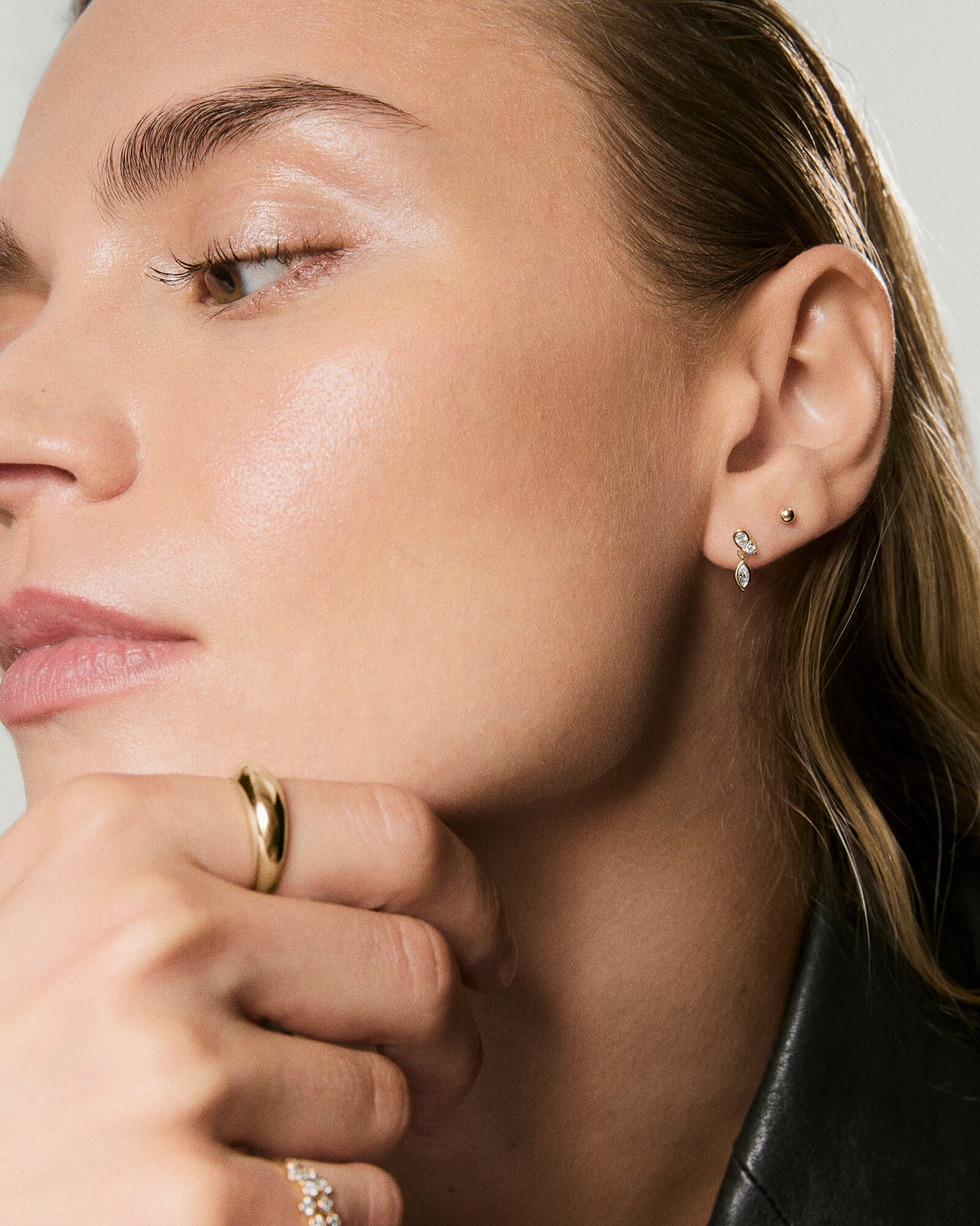 3-EarStylingStudRefresh_DangleStud2ButterflyBack_Single_YG_OnFigStacked_062_dce388a2-ee95-4441-9eda-282762ee527c