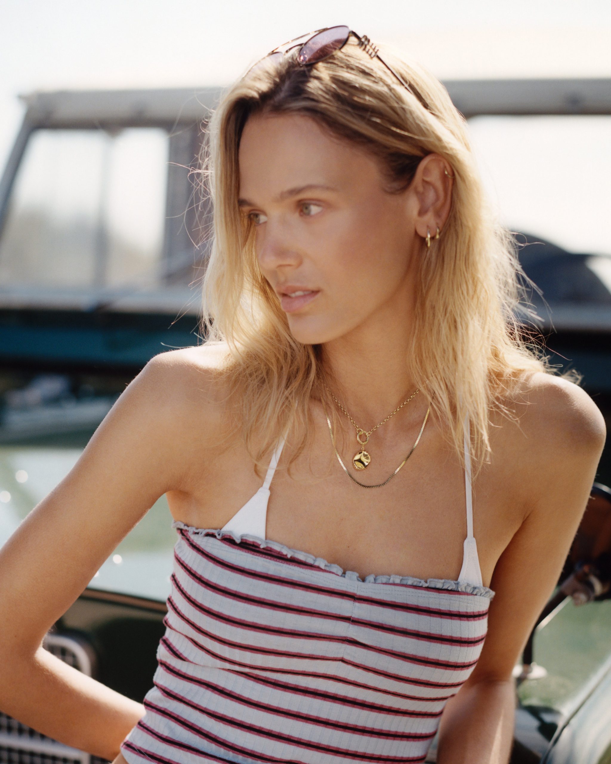 3-FY2025_SUMMER_CAR_MAR_LOOK01_FILM_0019