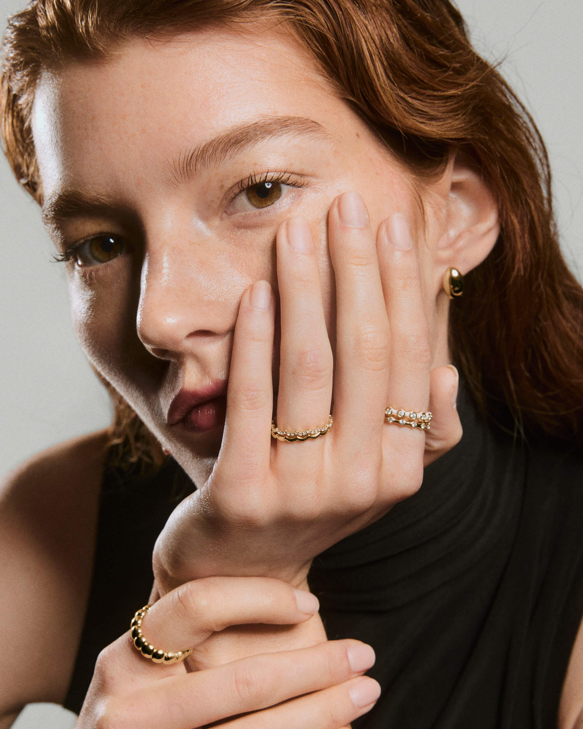 3-NewRingStackCharlotte_CharlottePlainLGSPaveStackerSet_V_OnFigStacked_104