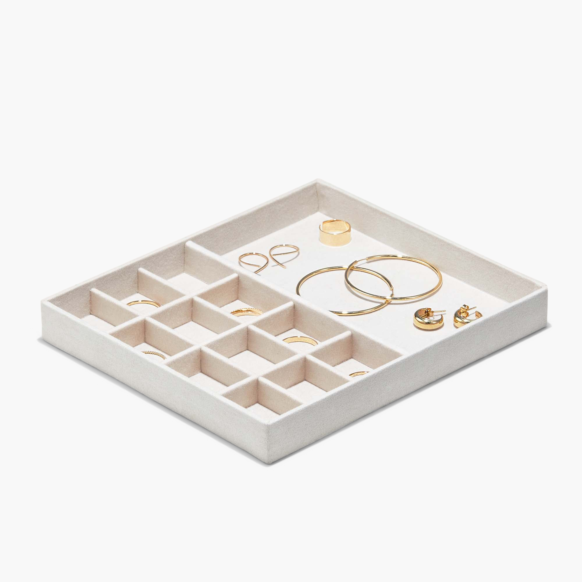 JewelryBoxBeige_Lifestyle_leather_Tray2-0207_026ca56f-9ce7-4e78-b9db-a04aa44320f1_new-1