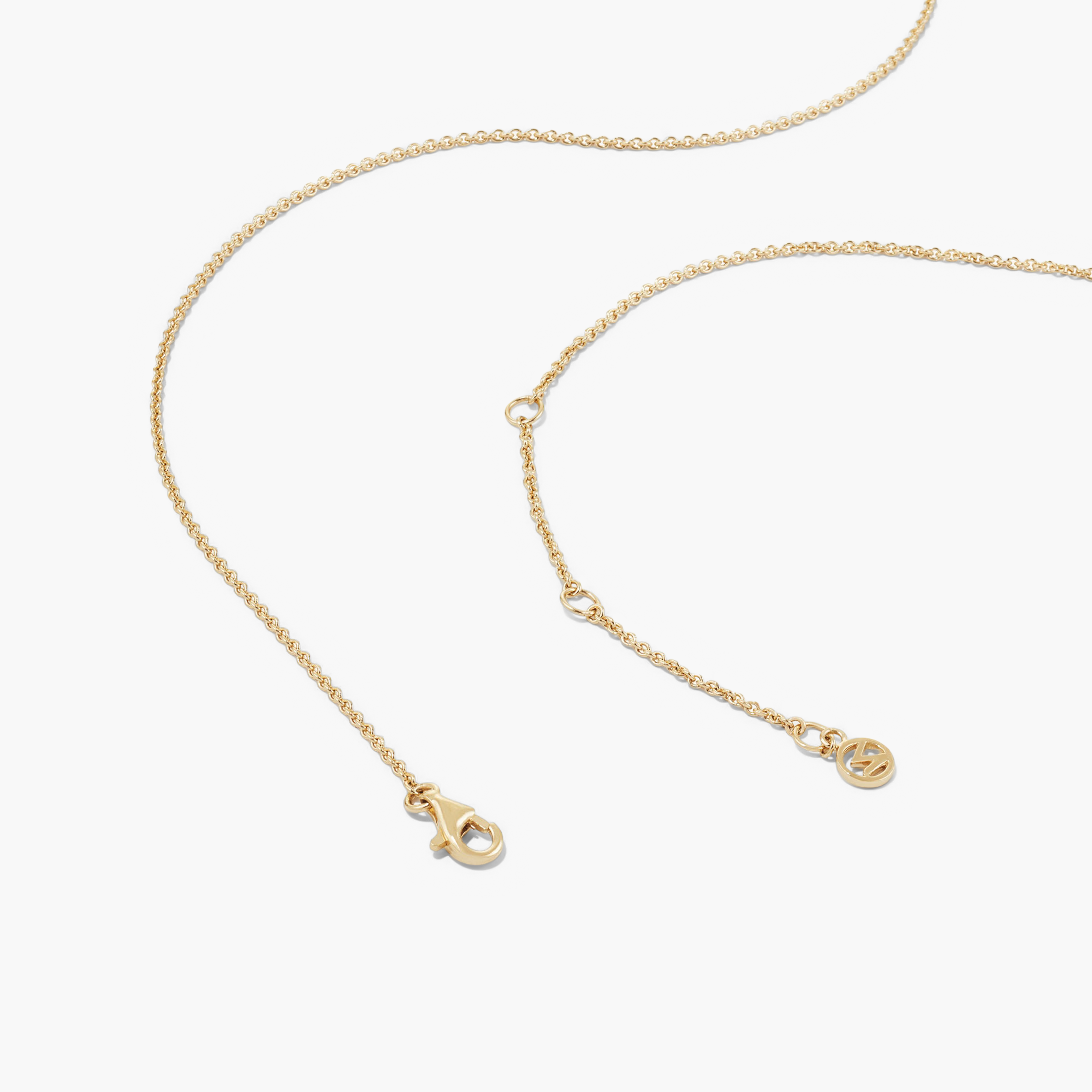 LetterPendant_V_clasp_new_8bd6f29f-559e-4577-bd90-e7ea4c973d4e